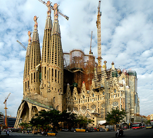 Visit La Sagrada Família