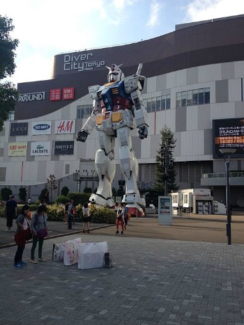 Giant Gundam Robot