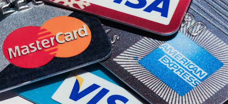 The Pros and Cons of Using Cash, Credit Card and Debit Card When Travelling