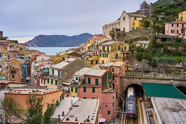 scenic-view-of-vernazza